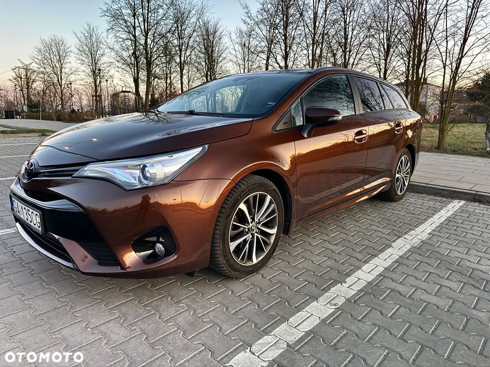 Toyota Avensis Touring Sports 1.8 Executive - 2
