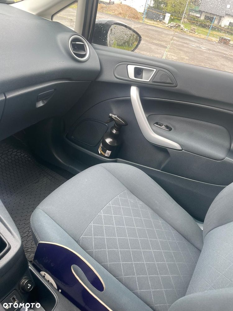 Ford Fiesta 1.25 Celebration - 12