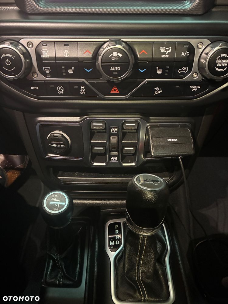 Jeep Wrangler Unlimited GME 2.0 Turbo Sahara - 24