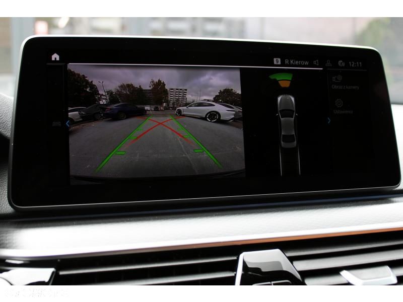 BMW Seria 5 530e xDrive sport - 28