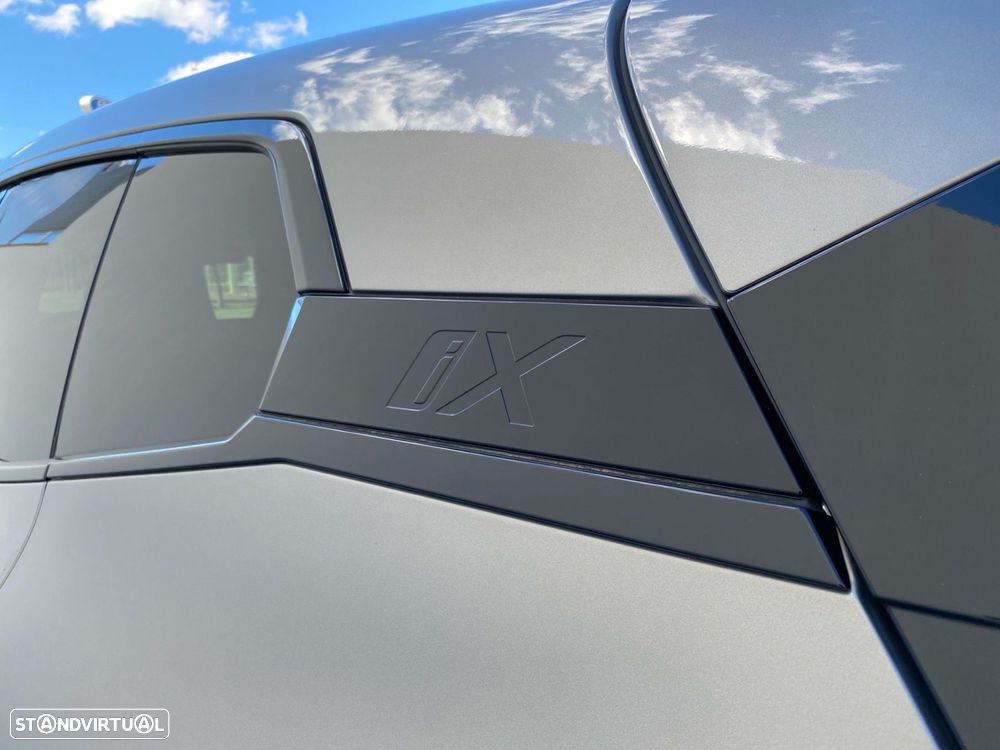 BMW iX xDrive 50 Pack Desportivo - 28