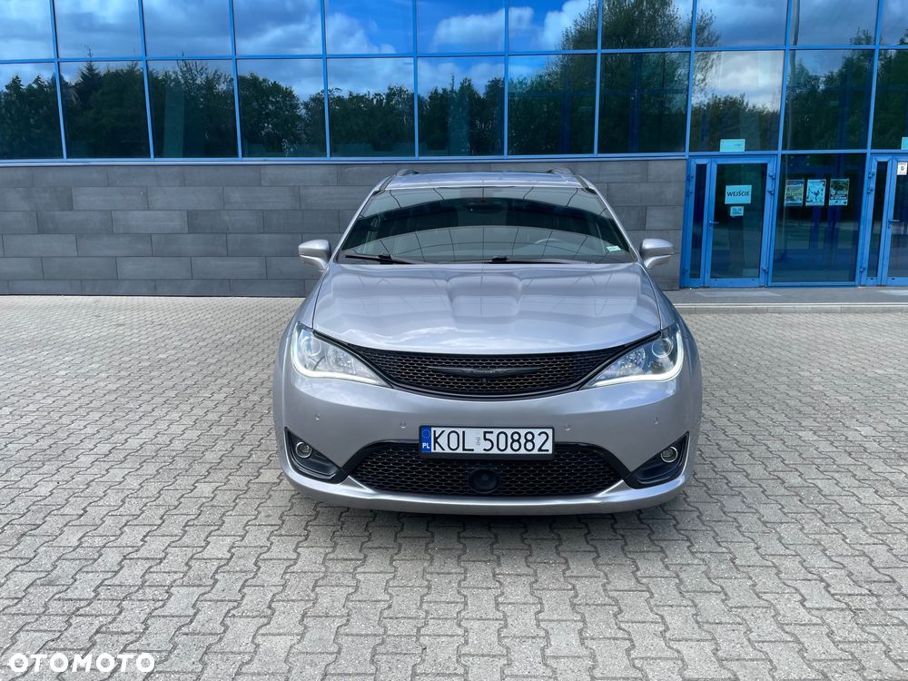 Chrysler Pacifica - 4
