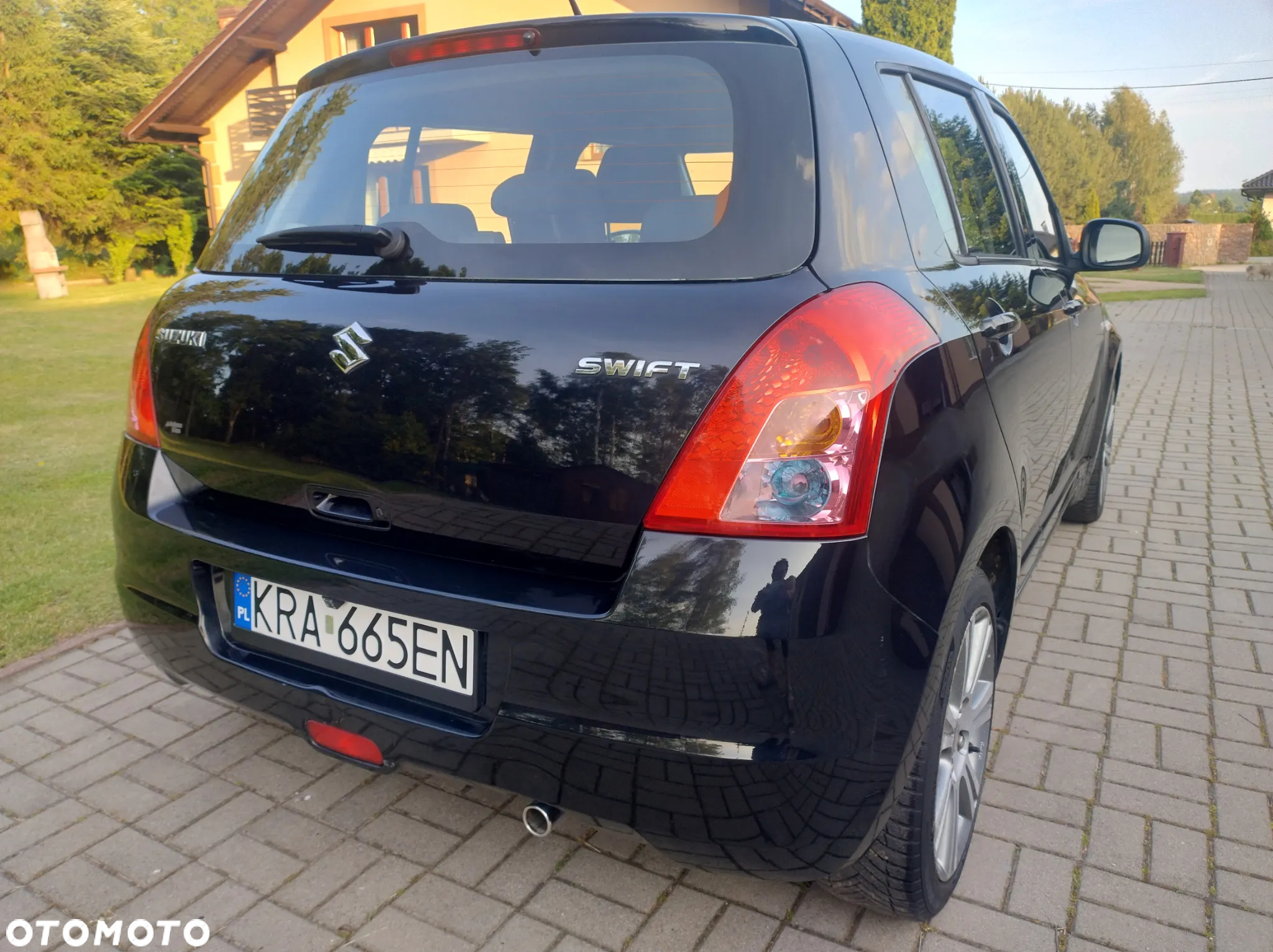 Suzuki Swift 1.3 Black and White - 8