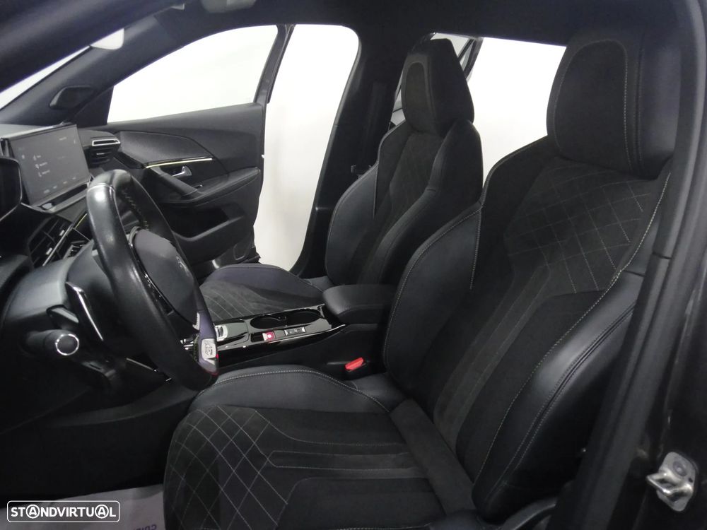 Peugeot 2008 1.2 PureTech GT EAT8 - 11