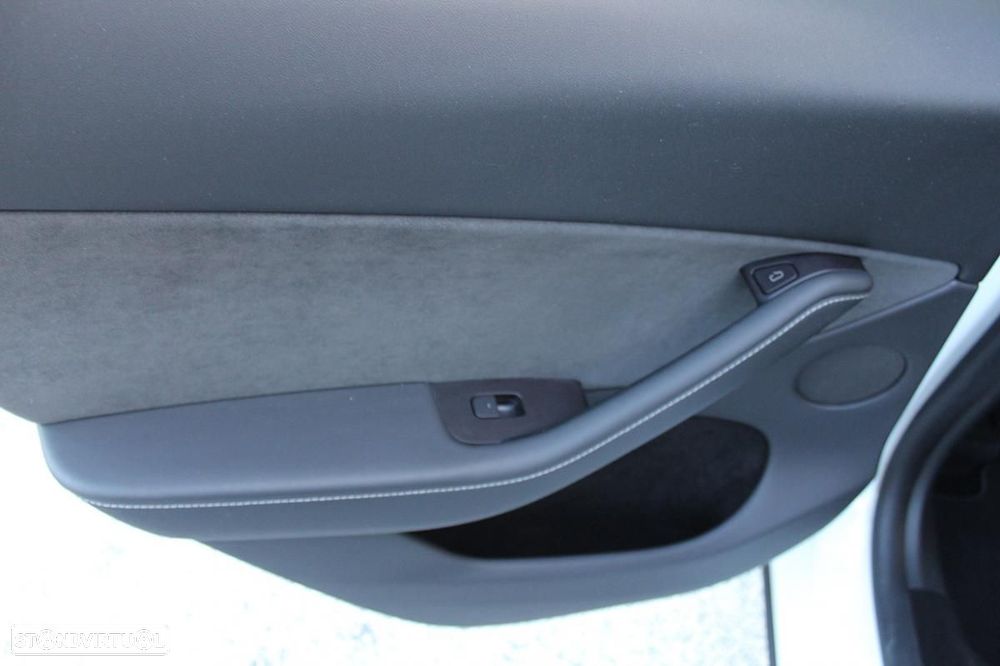 Tesla Model Y Long Range Tração Integral - 23