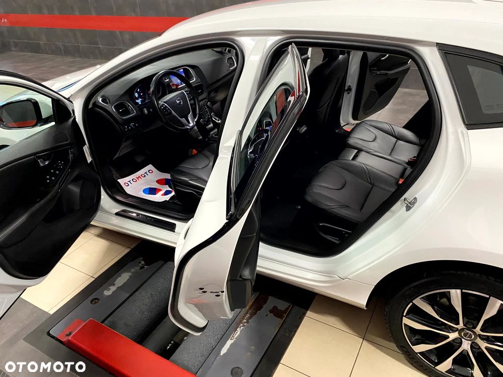 Volvo V40 D3 Drive-E SCR Momentum - 19