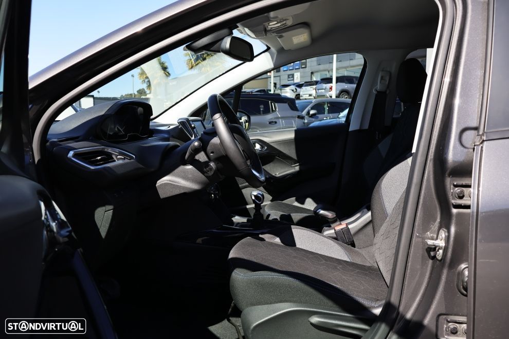 Peugeot 2008 1.2 PureTech Signature - 15
