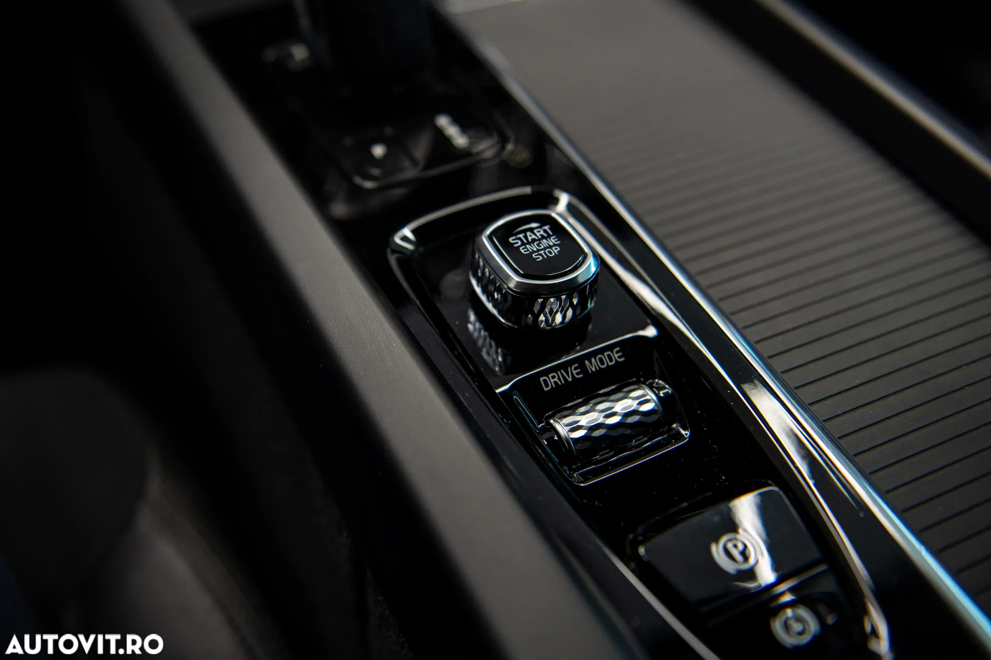 Volvo XC 60 B4 MHEV AWD Momentum Pro - 25