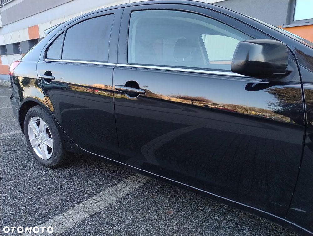 Mitsubishi Lancer 1.8 Intense - 31