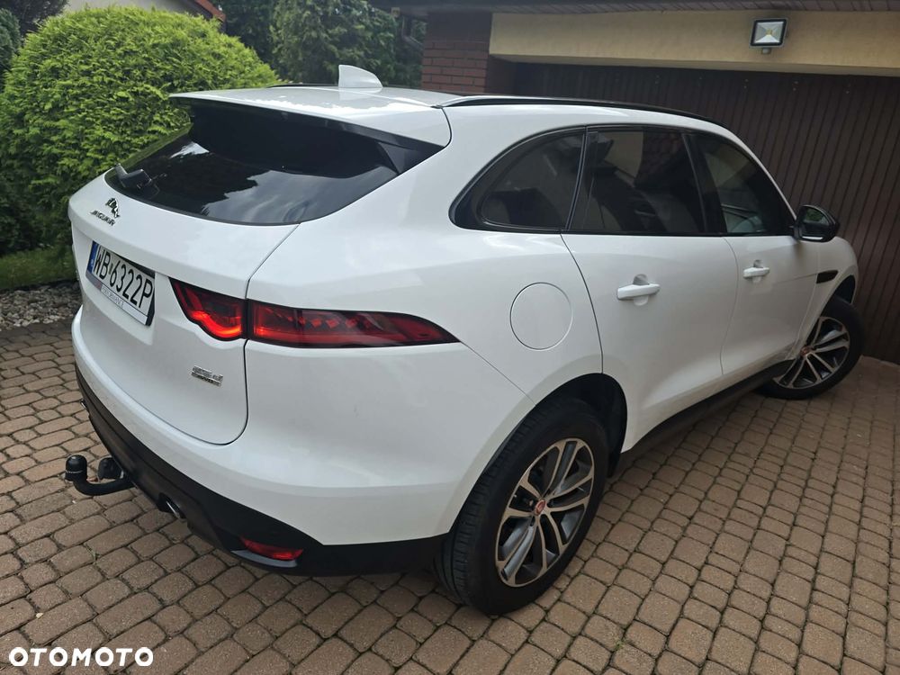 Jaguar F-Pace 2.0 i4D AWD R-Sport - 33