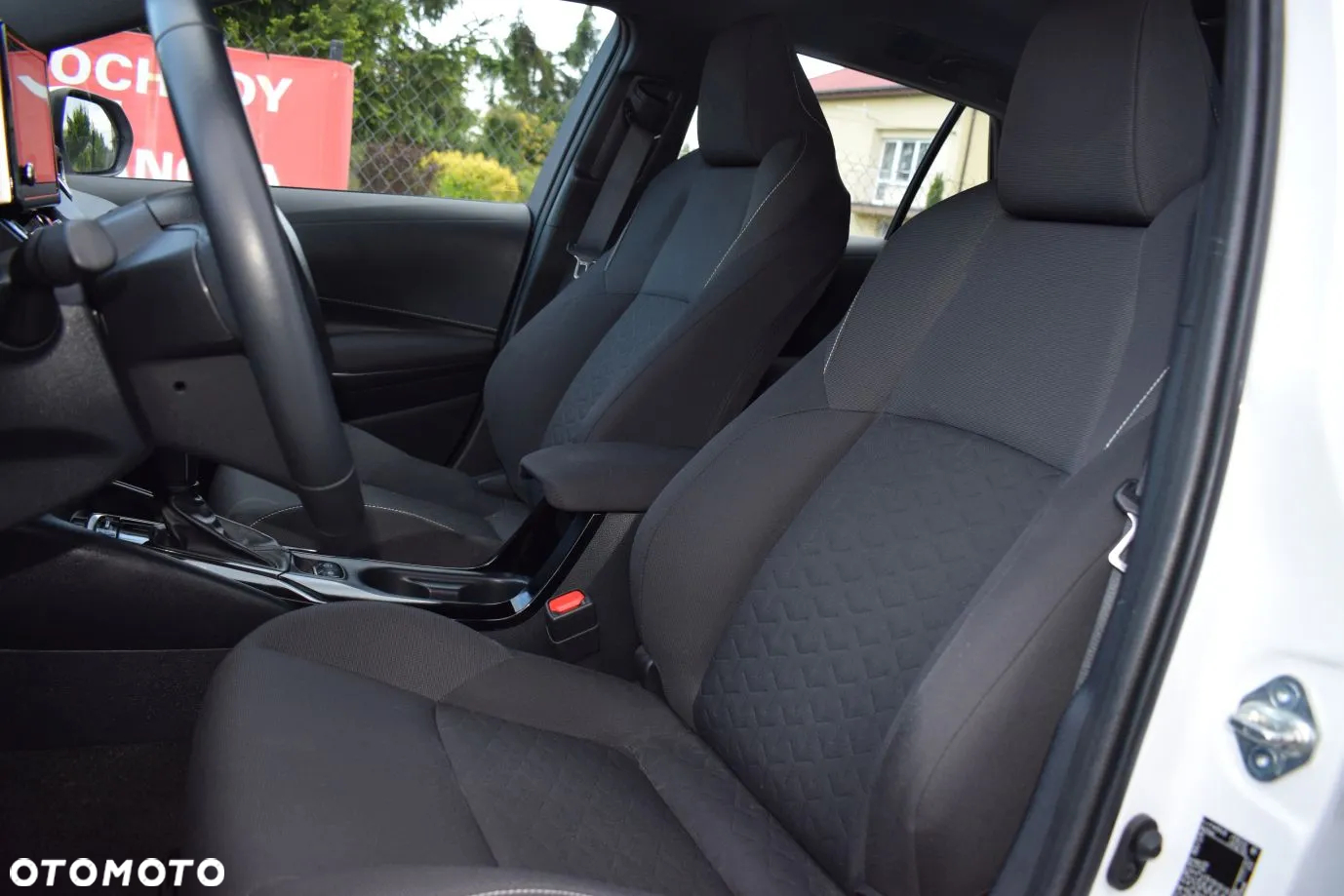 Toyota Corolla ver-1-8-hybrid-comfort - 9