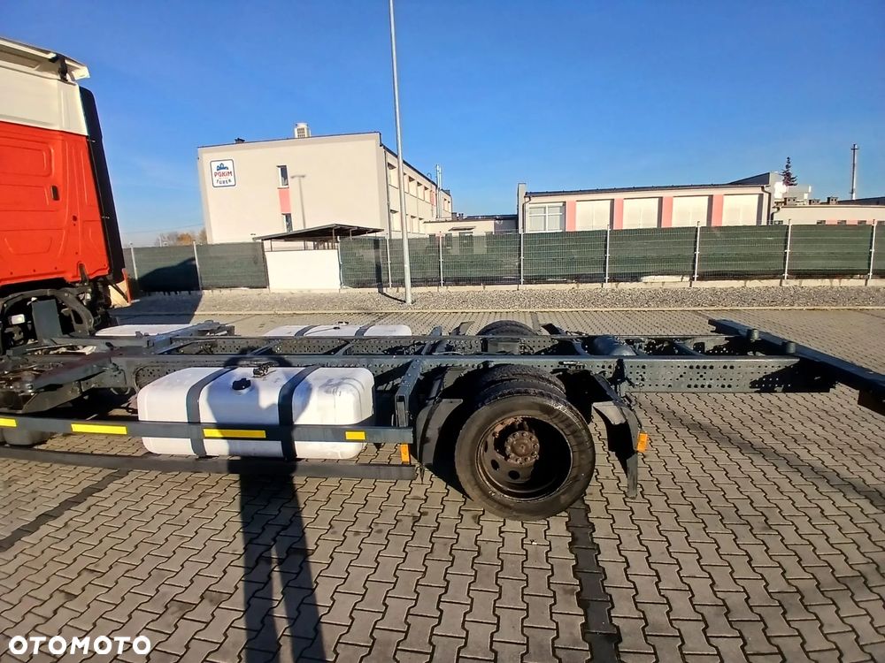 Mercedes-Benz Actros - 9