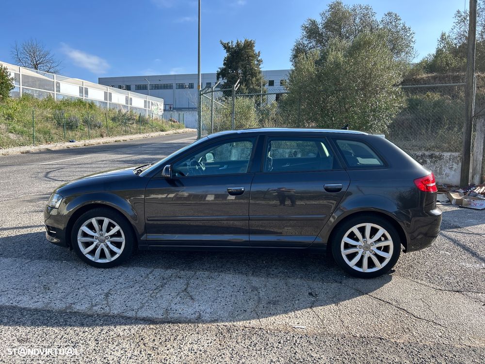 Audi A3 Sportback 1.6 TDI B.Line Attraction - 2