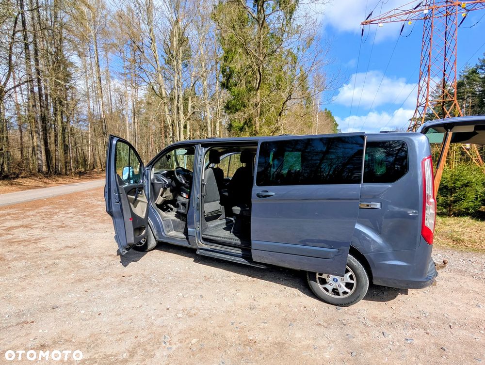 Ford Tourneo Custom - 12