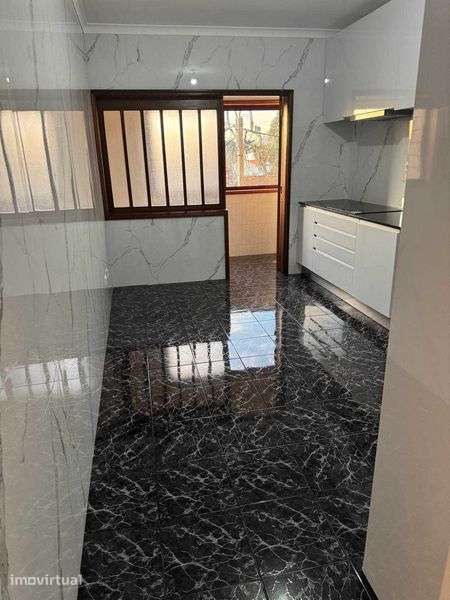 Apartamento T2 Renovado | 92 m² | Garagem 12 m² | Fânzeres, Gondomar