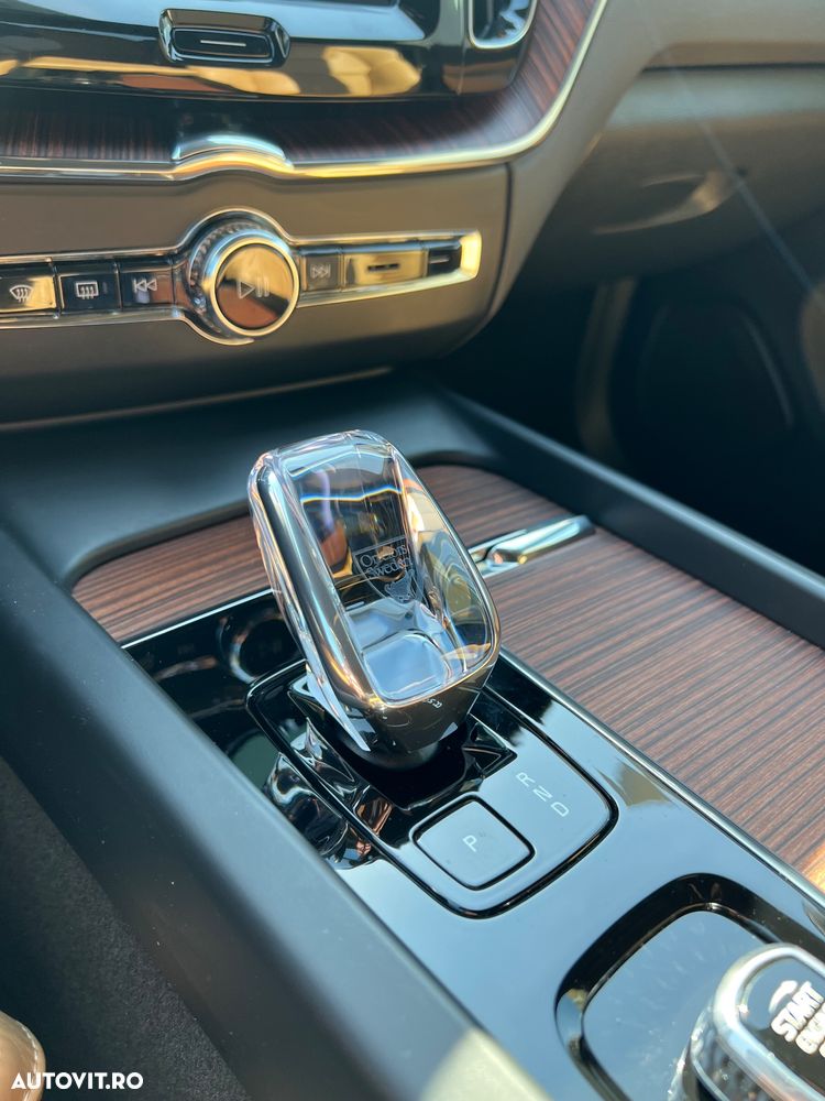 Volvo XC 60 T6 AWD Recharge Plus Dark - 12