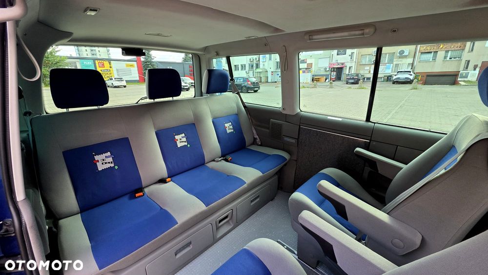 Volkswagen Multivan - 32