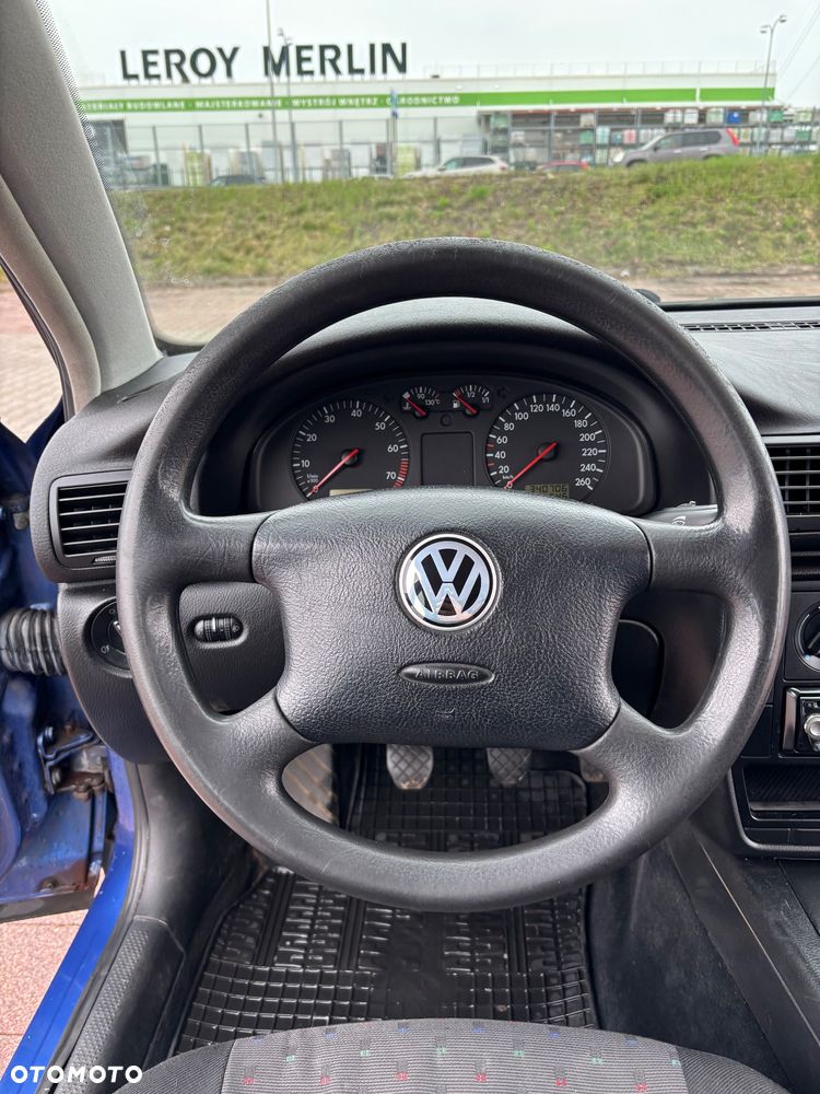 Volkswagen Passat - 14