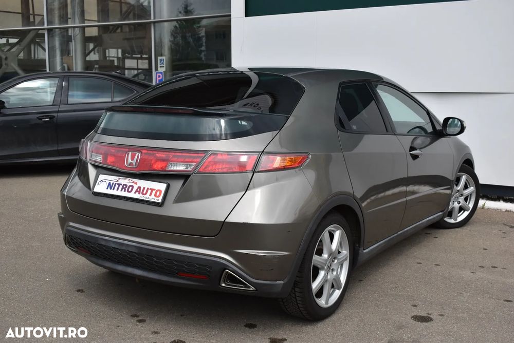 Honda Civic 1.8 S - 9