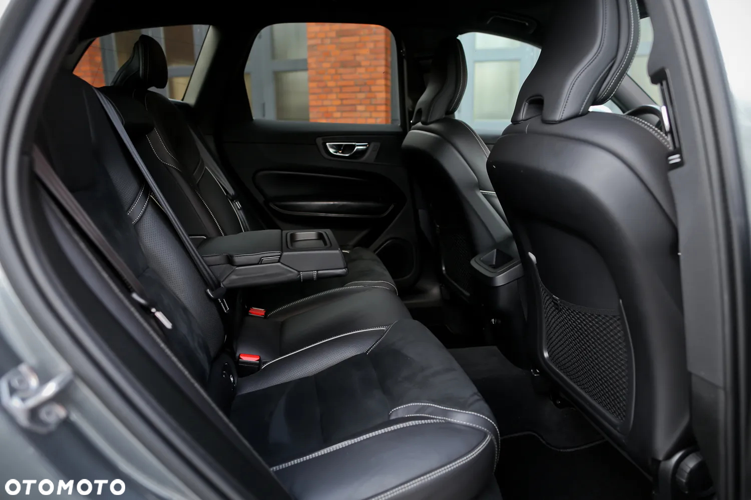 Volvo XC 60 D4 AWD Geartronic RDesign - 30