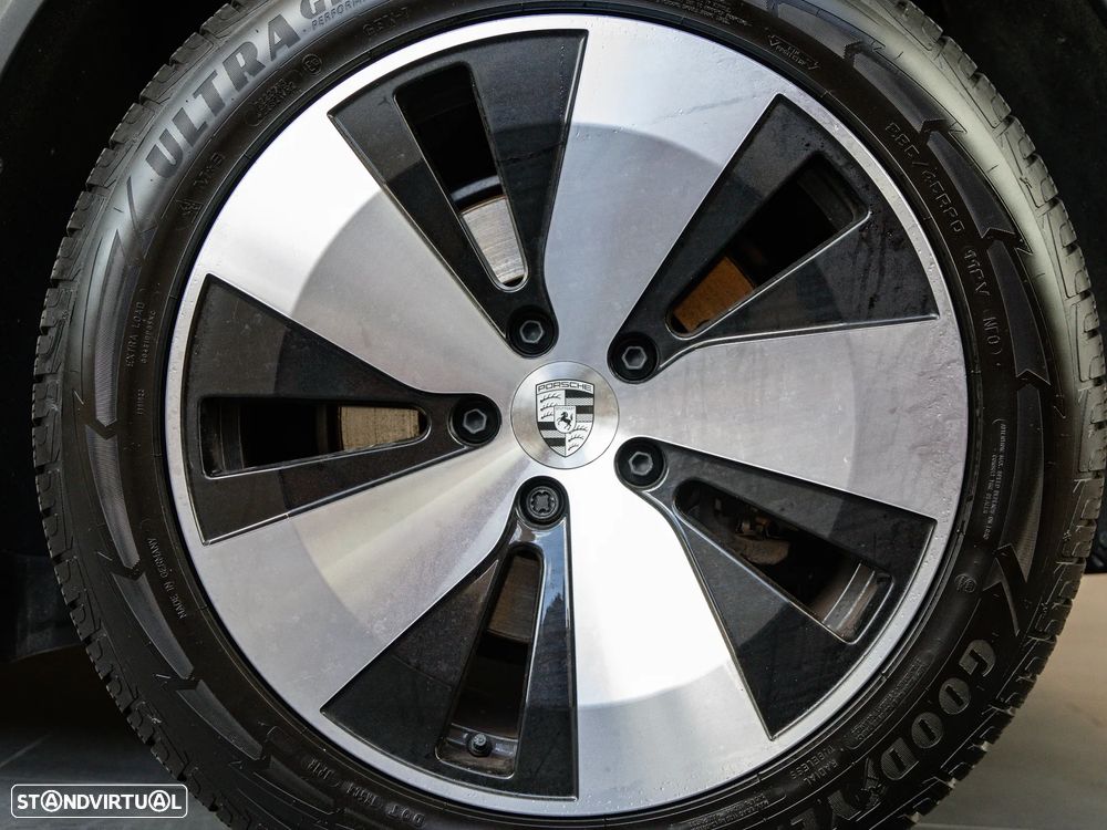 Porsche Macan Electric - 15