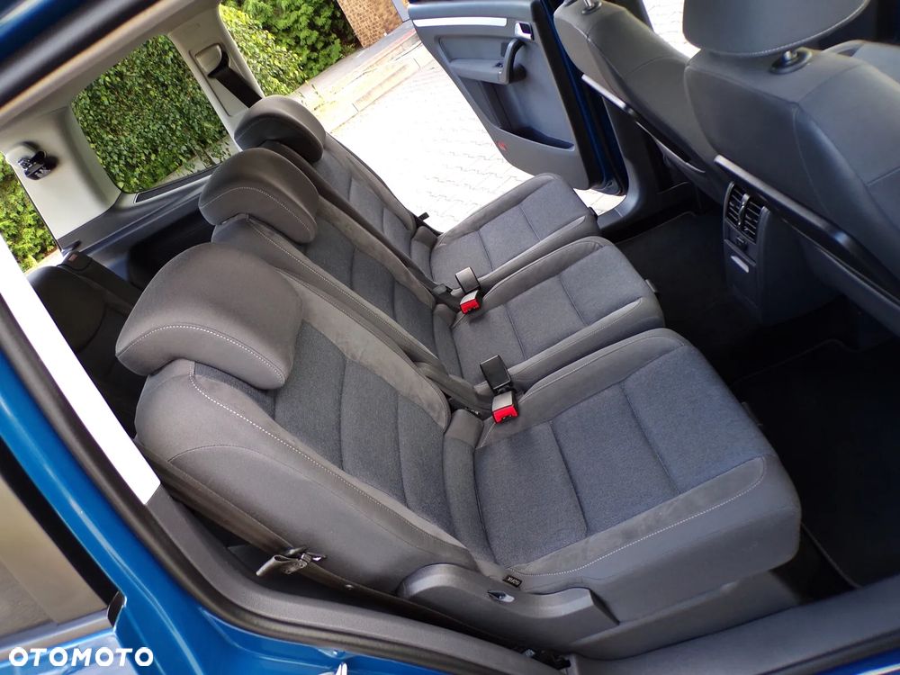 Volkswagen Touran 2.0 TDI DPF STYLE - 28