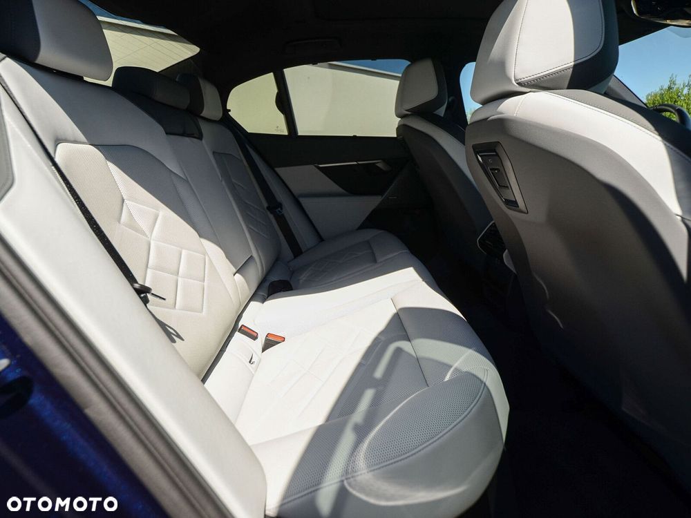 BMW Seria 5 520d xDrive - 33