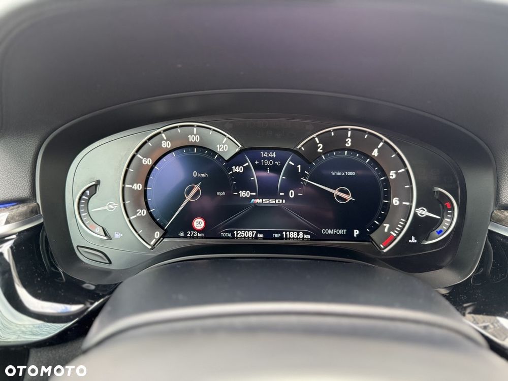 BMW Seria 5 M550i xDrive sport - 17