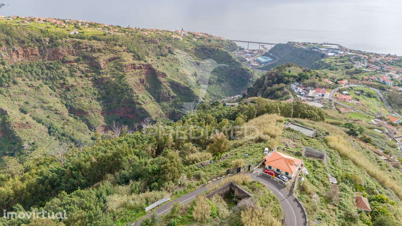 Terreno com ruina no Caniço Ilha da Madeira - Grande imagem: 4/6