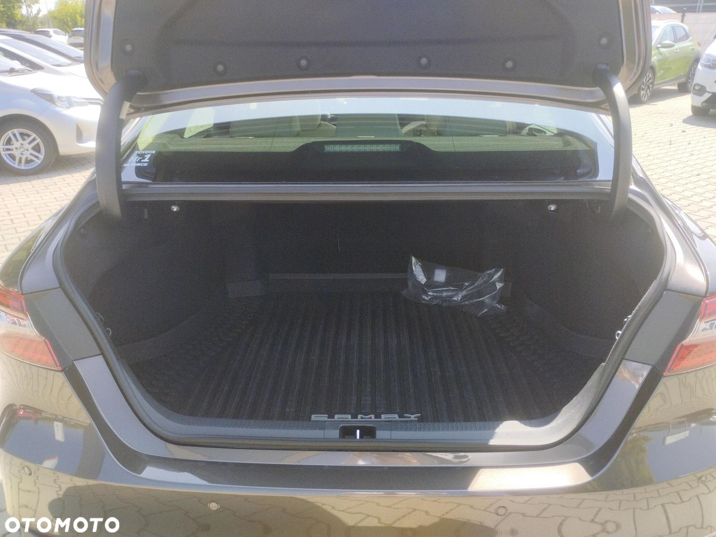 Toyota Camry - 28