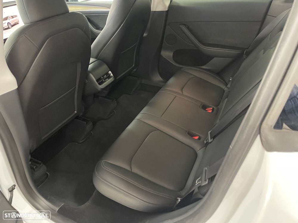 Tesla Model Y RWD - 4