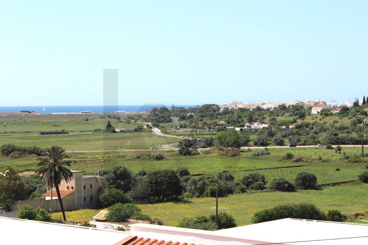 Moradia no centro da Vila de Pêra, terraço panorâmico com vista mar! - Grande imagem: 2/49