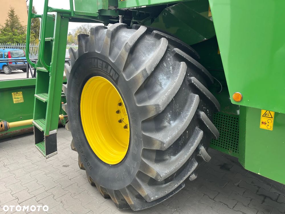 John Deere 2256 - 8