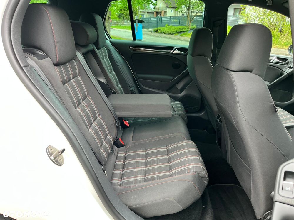 Volkswagen Golf 2.0 GTI DSG - 34
