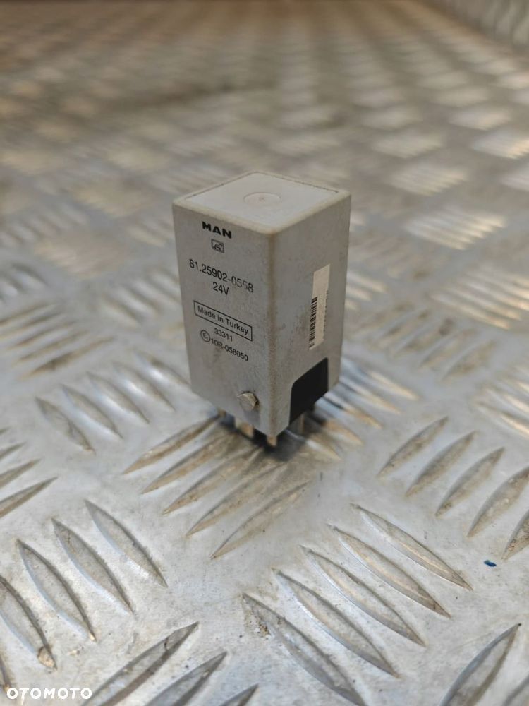 PRZEKAŹNIK MAN 81.25902-0558 24v - 1