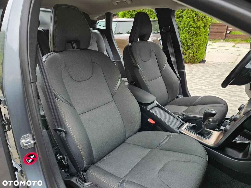 Volvo V40 Cross Country - 12