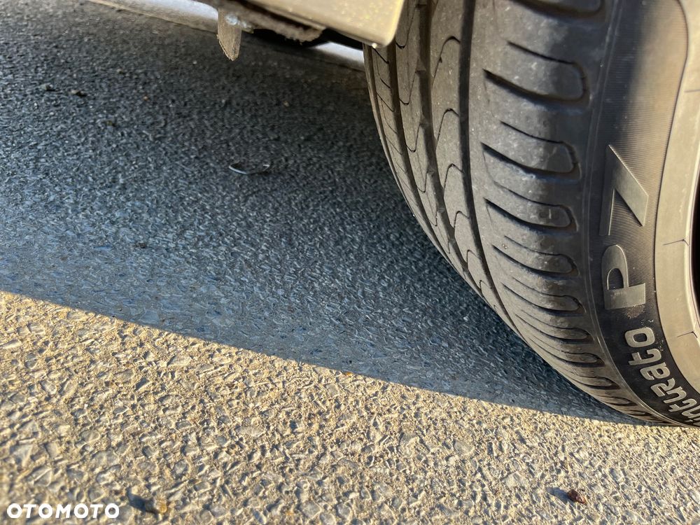 Toyota Corolla 2.0 Hybrid Executive - 35