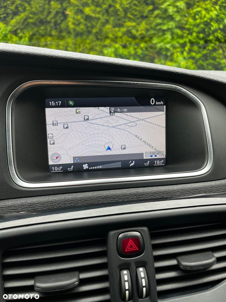 Volvo V40 D2 R Design - 13