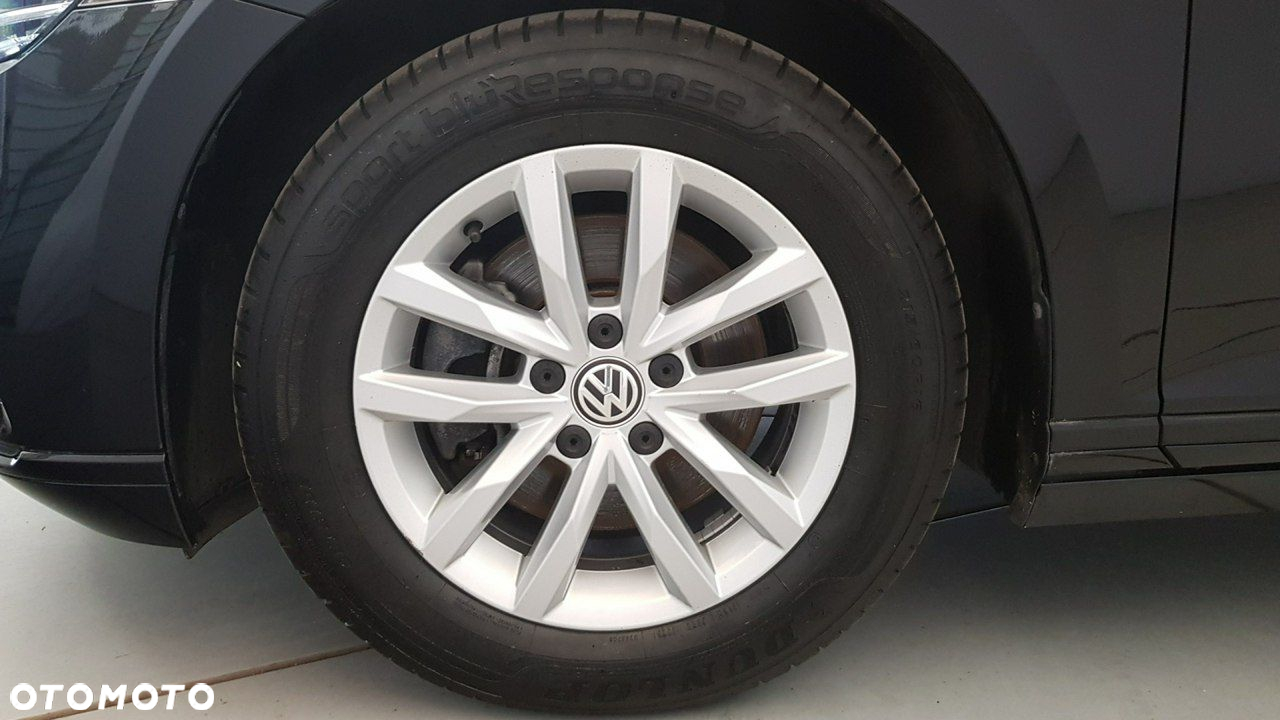 Volkswagen Passat - 13