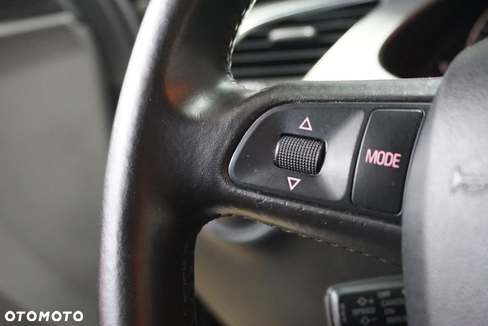 Audi A4 Avant 2.0 TDI DPF Ambiente - 24