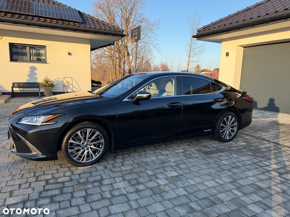 Lexus ES 300h Business Edition - 4