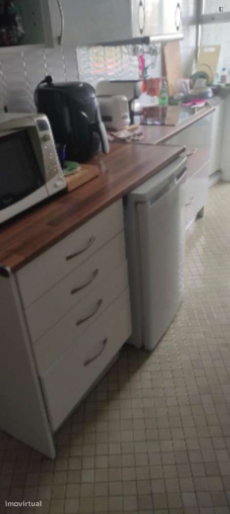Quarto - localizado em São Sebastião Lisbon - Grande imagem: 5/11