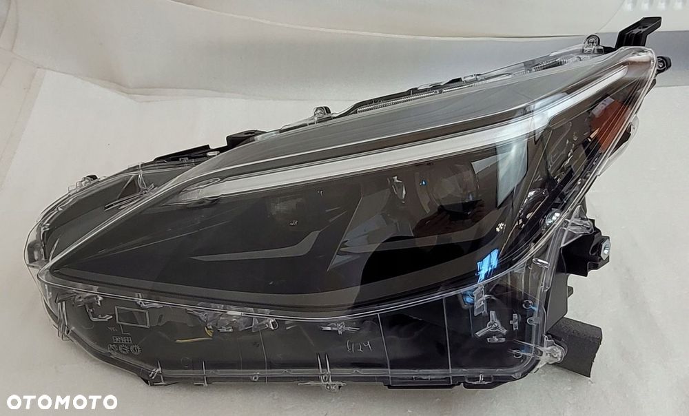LAMPA LEWA PRZÓD TOYOTA YARIS CROSS FULL LED 2020- KOITO 0D-314 - 2