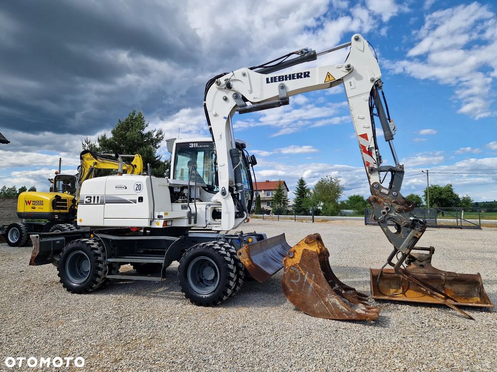 Liebherr A311 - 17