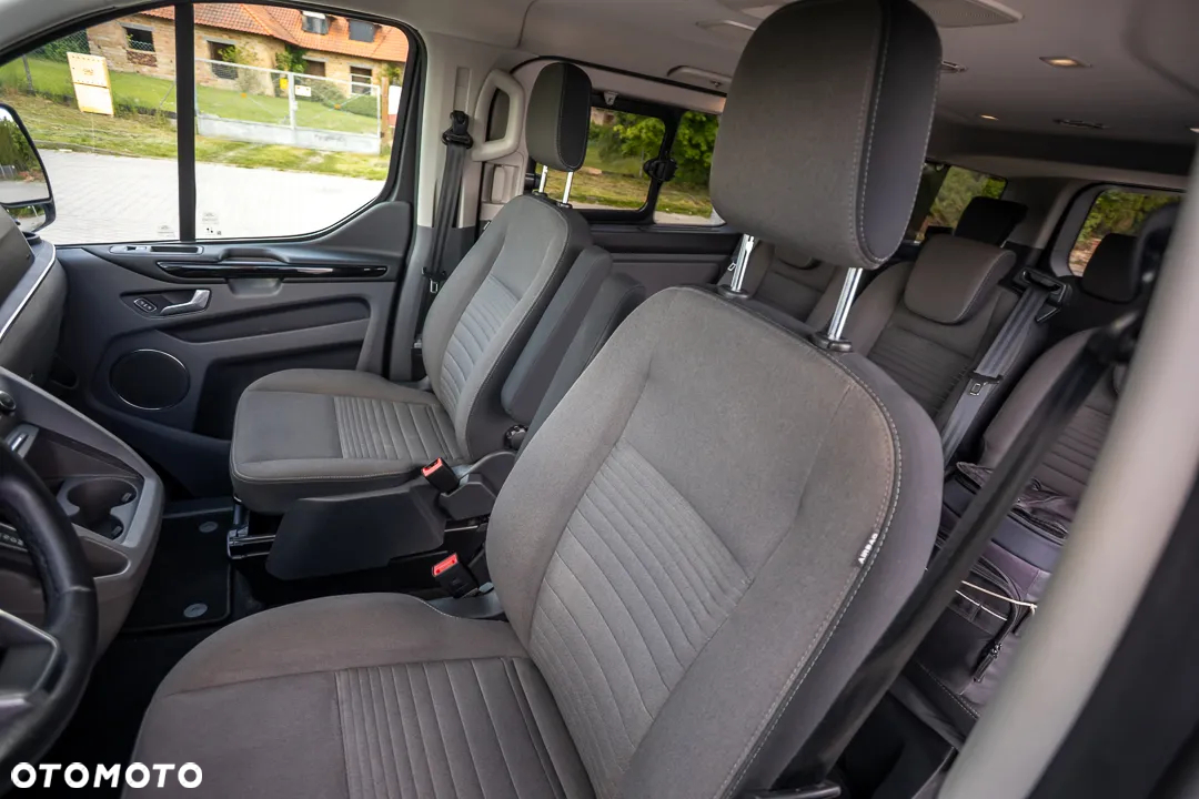 Ford Tourneo Custom 320 L2H1 VA Autm Titanium - 11