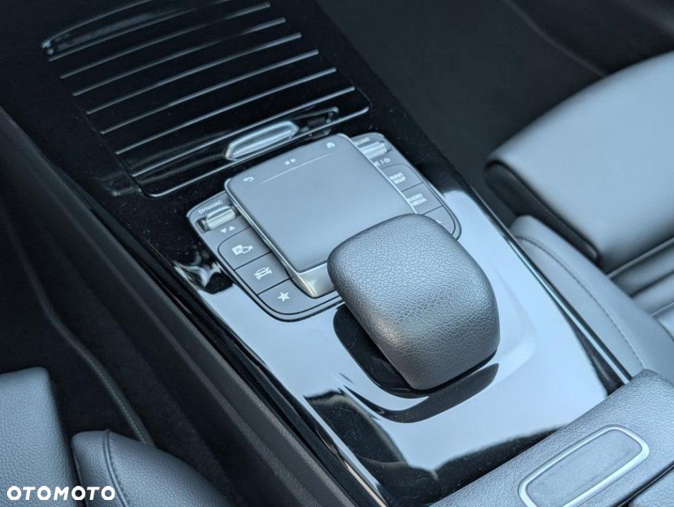 Mercedes-Benz CLA - 16