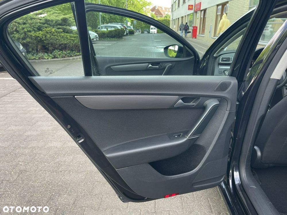 Volkswagen Passat - 20