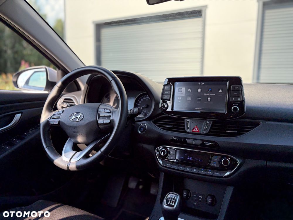 Hyundai i30 1.4 T-GDI Classic + - 6