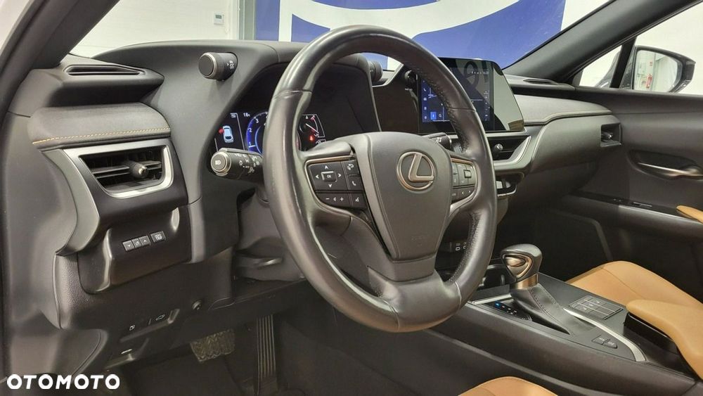 Lexus UX - 12