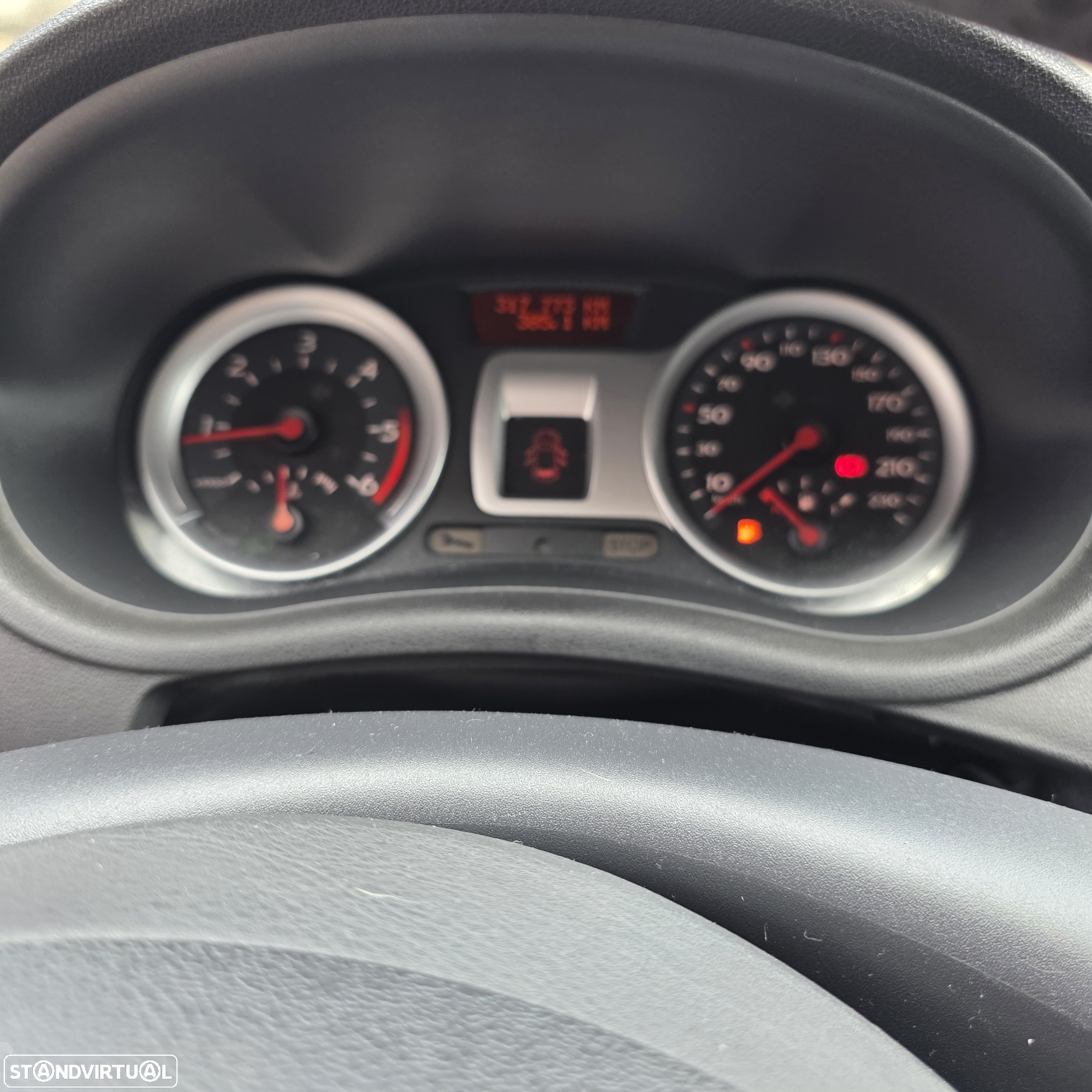 Renault Clio 1.5 dCi Dynamique S - 8